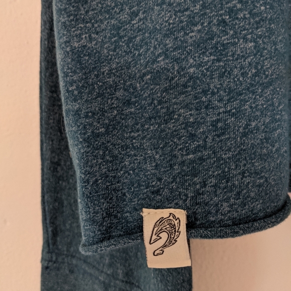 2/$15 Cropped Long sleeve shirt by Maori Hook - Picture 4 of 7